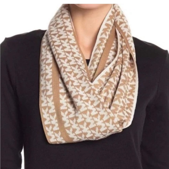 MICHAEL Michael Kors Accessories - ⭕️ NWT MICHAEL Micheal Kors Infinity Scarf ⭕️